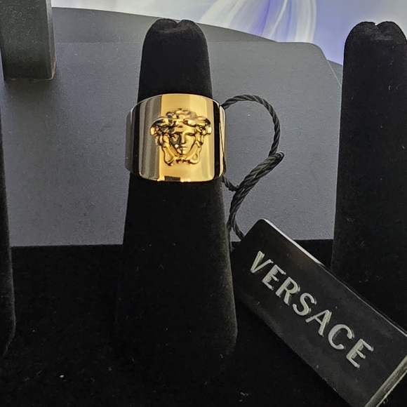 Versace Gold Medusa Signet Ring Size 5.75-NWT - Picture 4 of 10